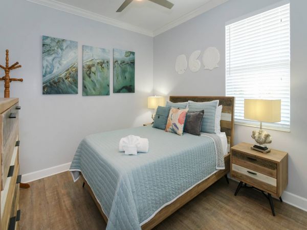 Beautiful 3 Bedroom Home on the Canal with Private Pool