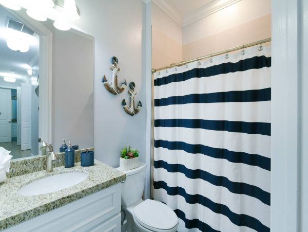 Beautiful 3 Bedroom Home on the Canal with Private Pool