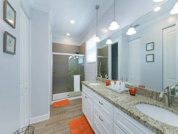 Beautiful 3 Bedroom Home on the Canal with Private Pool