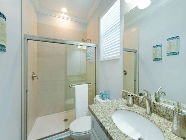Beautiful 3 Bedroom Home on the Canal with Private Pool