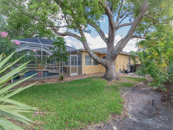 Quaint Pet Friendly Home with Private Pool