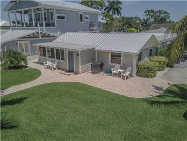Bradenton Three Bedroom Vacation Home Sleeps 12 Guests