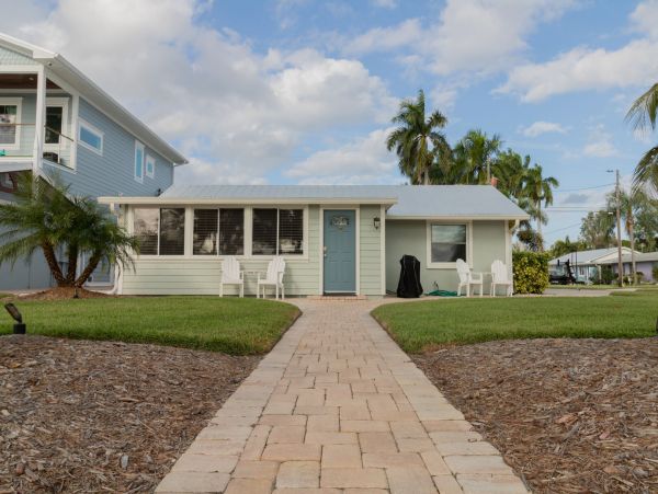 Bradenton Three Bedroom Vacation Home Sleeps 12 Guests