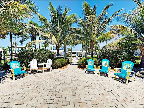 Bradenton Three Bedroom Vacation Home Sleeps 12 Guests
