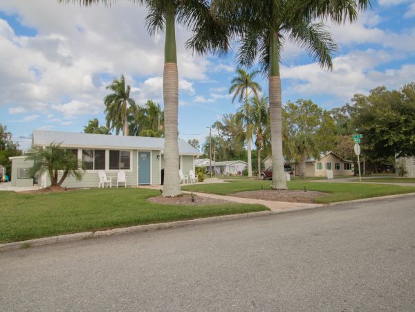 Bradenton Three Bedroom Vacation Home Sleeps 12 Guests