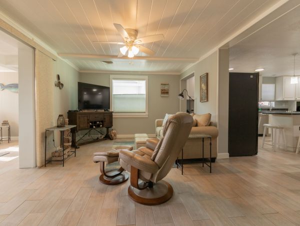 Bradenton Three Bedroom Vacation Home Sleeps 12 Guests