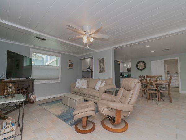 Bradenton Three Bedroom Vacation Home Sleeps 12 Guests