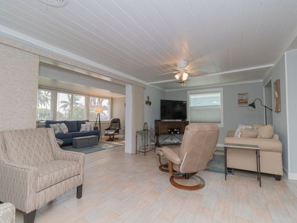 Bradenton Three Bedroom Vacation Home Sleeps 12 Guests