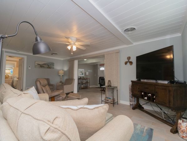 Bradenton Three Bedroom Vacation Home Sleeps 12 Guests