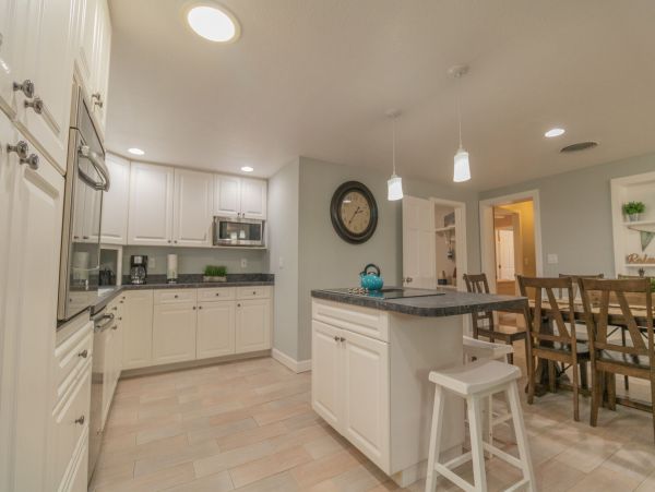 Bradenton Three Bedroom Vacation Home Sleeps 12 Guests