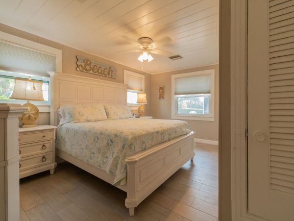 Bradenton Three Bedroom Vacation Home Sleeps 12 Guests