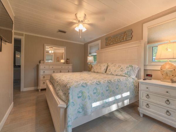 Bradenton Three Bedroom Vacation Home Sleeps 12 Guests