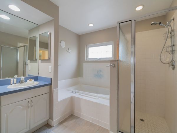 Bradenton Three Bedroom Vacation Home Sleeps 12 Guests