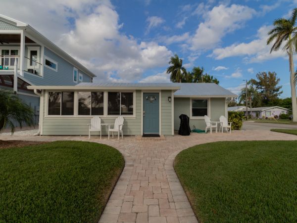 Bradenton Three Bedroom Vacation Home Sleeps 12 Guests