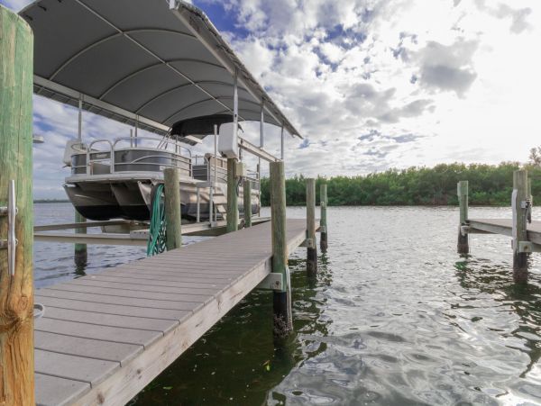 Bradenton Three Bedroom Vacation Home Sleeps 12 Guests