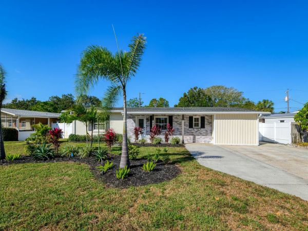 Bradenton 3 Bedroom Home with Private Pool