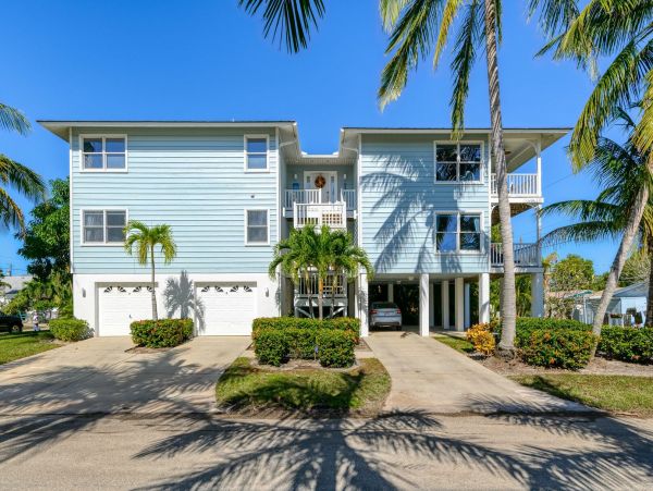 Gorgeous Newly Renovated Beach Condo