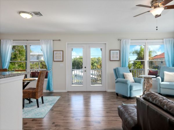 Gorgeous Newly Renovated Beach Condo