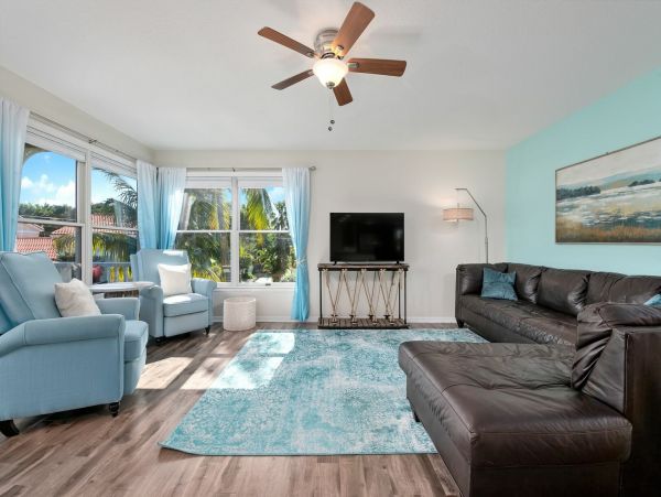 Gorgeous Newly Renovated Beach Condo