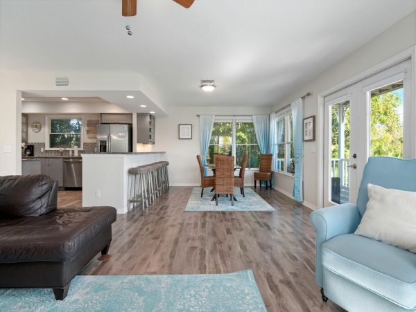 Gorgeous Newly Renovated Beach Condo