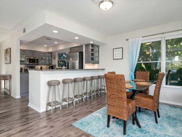 Gorgeous Newly Renovated Beach Condo