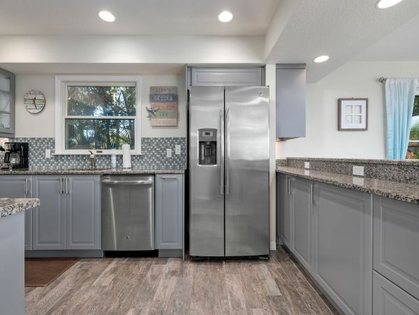 Gorgeous Newly Renovated Beach Condo