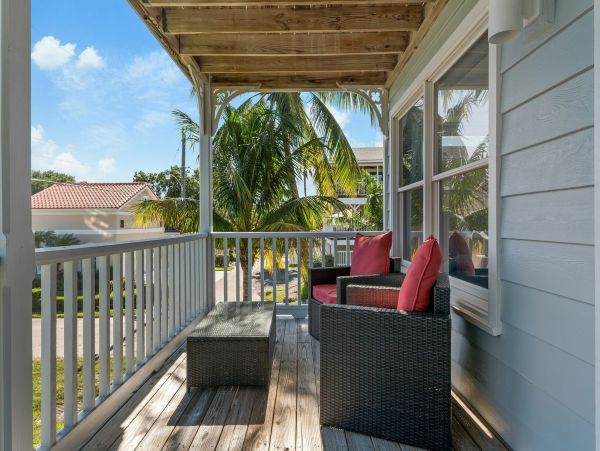 Gorgeous Newly Renovated Beach Condo