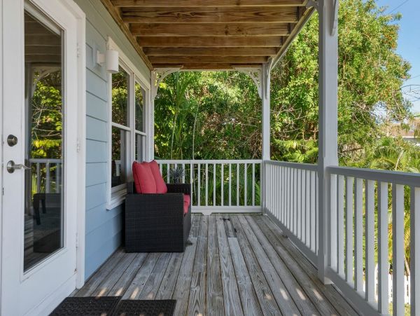 Gorgeous Newly Renovated Beach Condo
