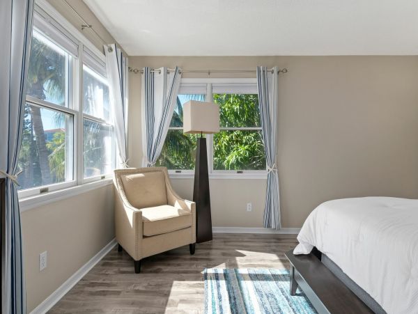 Gorgeous Newly Renovated Beach Condo