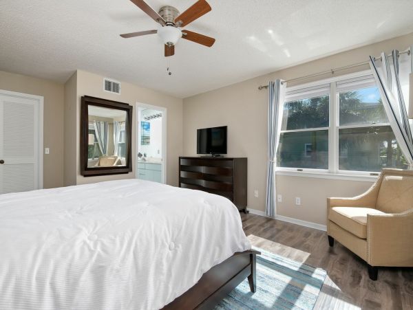 Gorgeous Newly Renovated Beach Condo