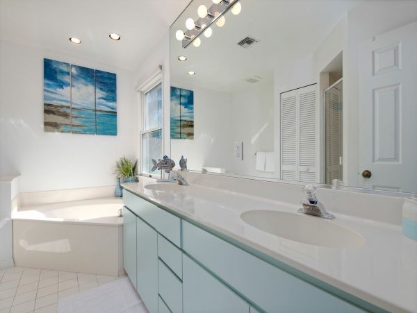 Gorgeous Newly Renovated Beach Condo