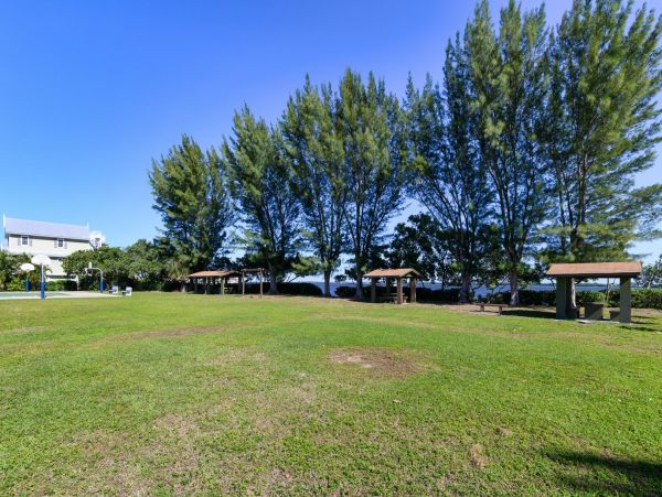 Gorgeous Newly Renovated Beach Condo