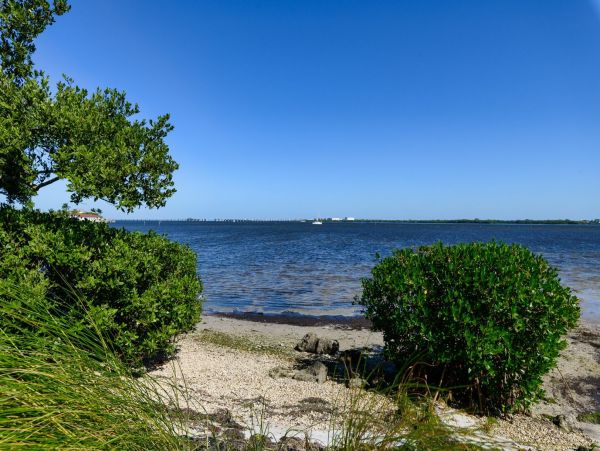 Gorgeous Newly Renovated Beach Condo
