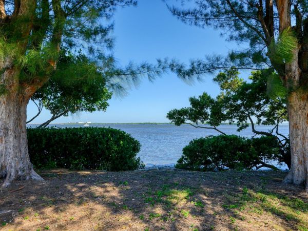 Gorgeous Newly Renovated Beach Condo