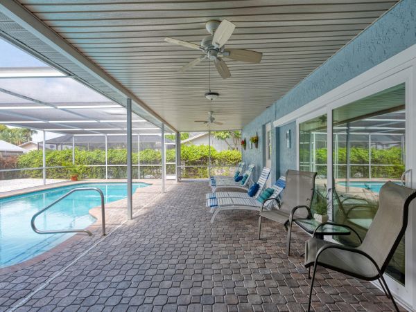 2 Minute Drive to Beach in West Bradenton