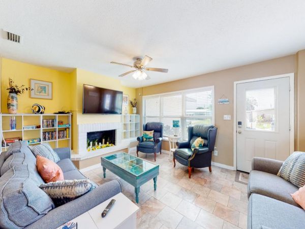 Charming Four Bedroom Home in Bradenton Sleeps 12