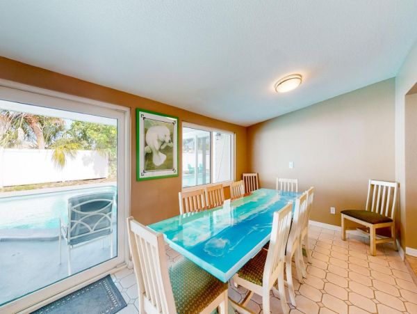Charming Four Bedroom Home in Bradenton Sleeps 12