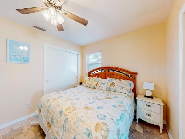Charming Four Bedroom Home in Bradenton Sleeps 12
