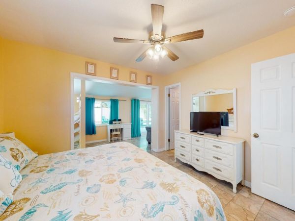Charming Four Bedroom Home in Bradenton Sleeps 12