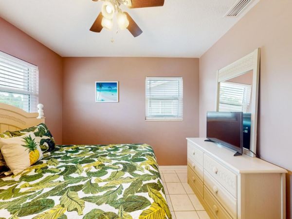 Charming Four Bedroom Home in Bradenton Sleeps 12