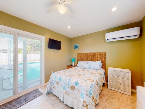 Charming Four Bedroom Home in Bradenton Sleeps 12