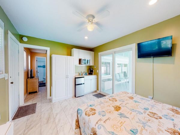Charming Four Bedroom Home in Bradenton Sleeps 12