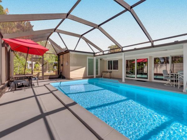 Charming Four Bedroom Home in Bradenton Sleeps 12