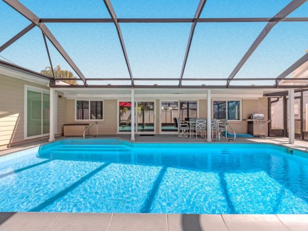 Charming Four Bedroom Home in Bradenton Sleeps 12
