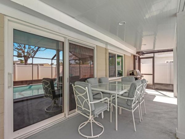Charming Four Bedroom Home in Bradenton Sleeps 12