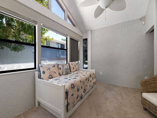 Waterfront 4 Bedroom Vacation Home with Pool in Bradenton