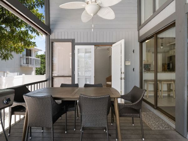 Waterfront 4 Bedroom Vacation Home with Pool in Bradenton