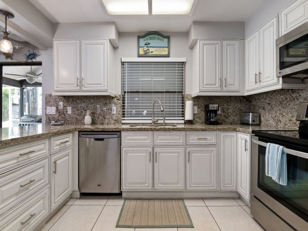 Waterfront 4 Bedroom Vacation Home with Pool in Bradenton