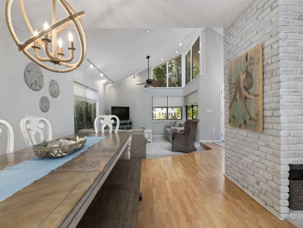Waterfront 4 Bedroom Vacation Home with Pool in Bradenton