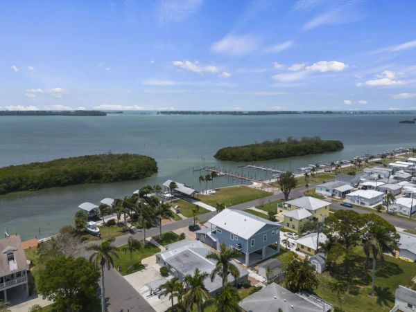 Cortez One Bedroom Waterfront Vacation Rental